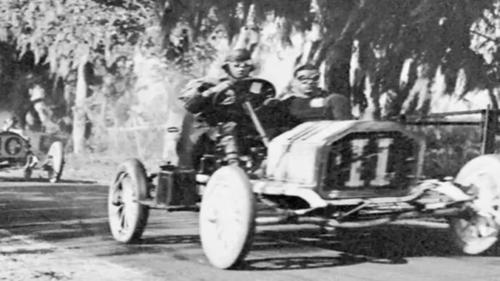the first automobile race